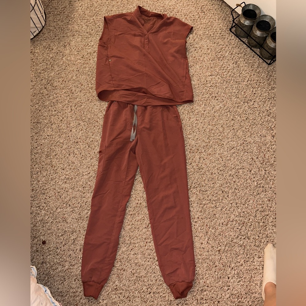 Figs Women's Scrub Set in Rust